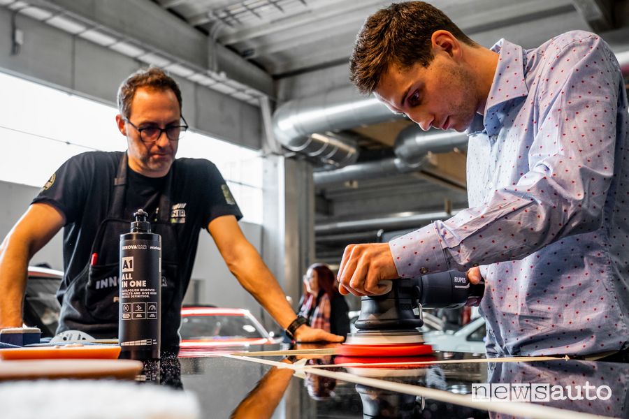Dimostrazione car detailing con Innovacar all'Expo Tuning 2023
