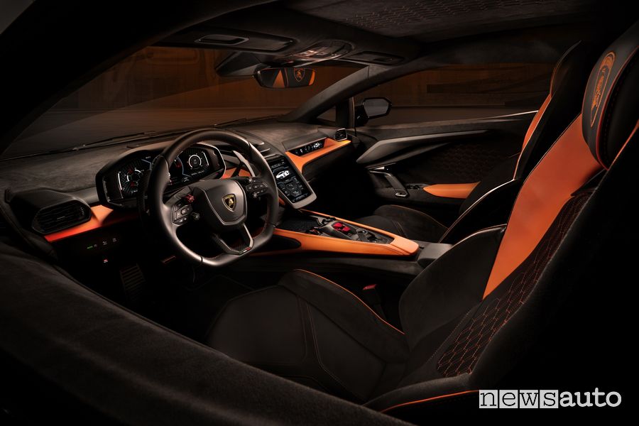 Lamborghini Revuelto abitacolo