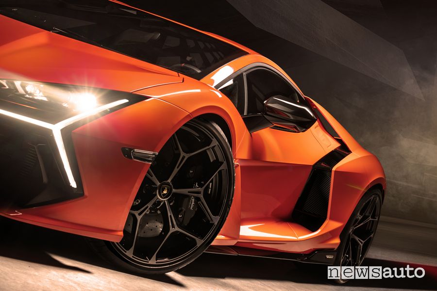 Lamborghini Revuelto prese aria laterali