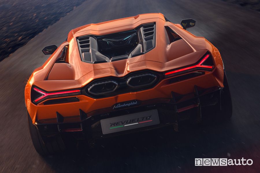 Lamborghini Revuelto doppio scarico posteriore