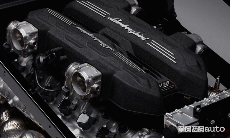 Lamborghini ibrida plug-in motore V12