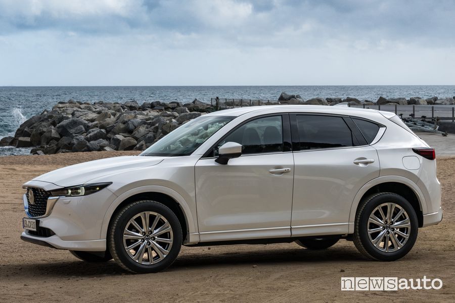 Mazda CX-5 Takumi laterale
