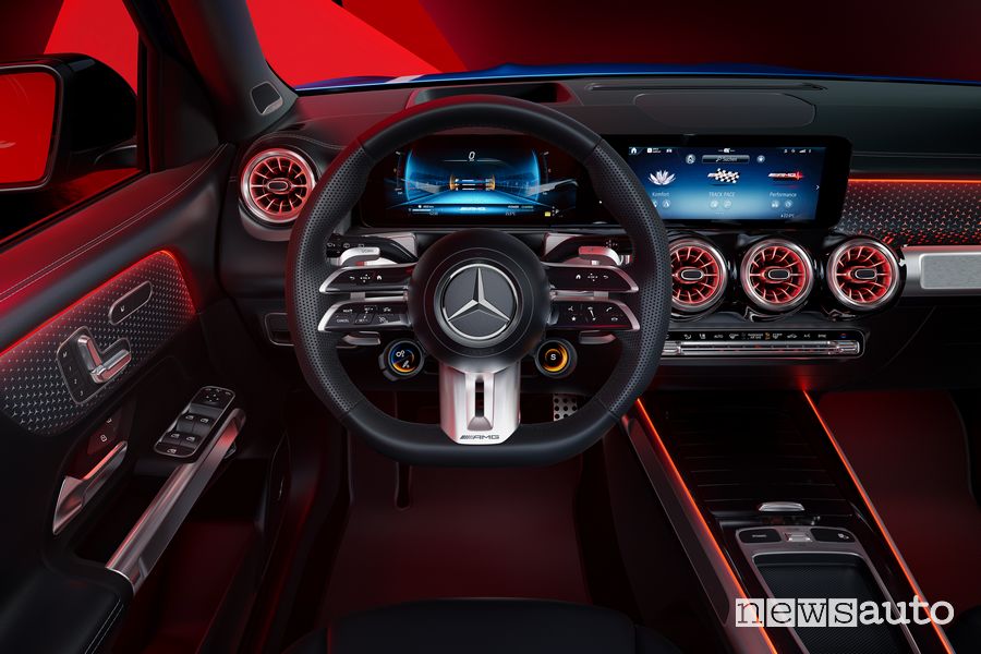 Nuovo Mercedes-AMG GLB 35 4MATIC volante abitacolo