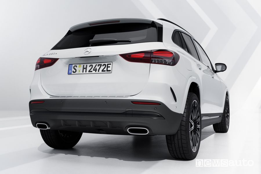 Mercedes-Benz GLA 250 e posteriore 3/4