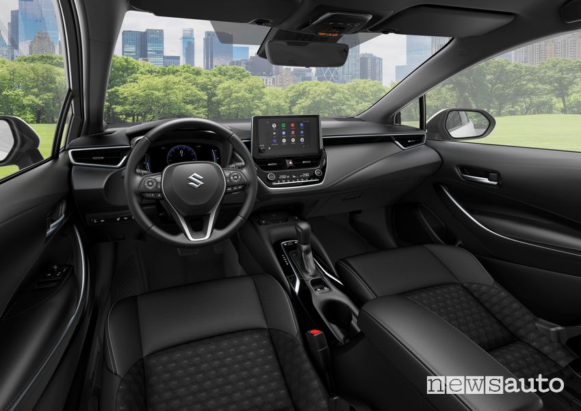 Suzuki Swace Hybrid 2023plancia abitacolo
