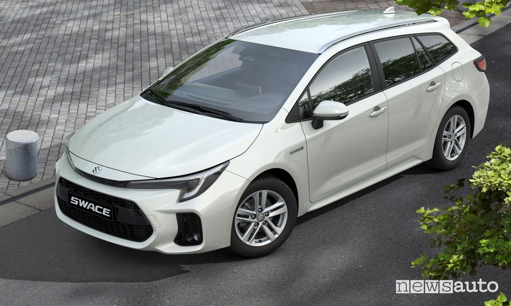 Suzuki Swace Hybrid 2023 anteriore 3/4