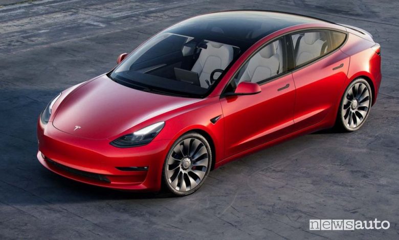 Nel mese di giugno 2023, in Italia sono state vendute oltre 6.000 auto elettriche, con la Tesla Model 3 che ha superato la Model Y e si è posizionata in testa alla classifica delle elettriche più vendute.