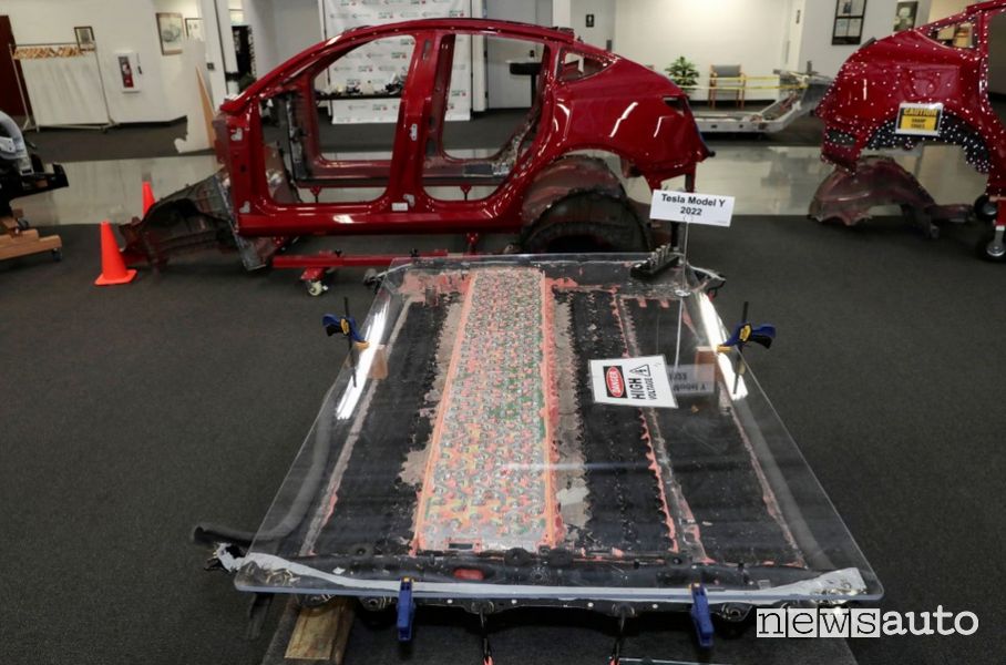 Batteria Tesla Model Y danneggiata