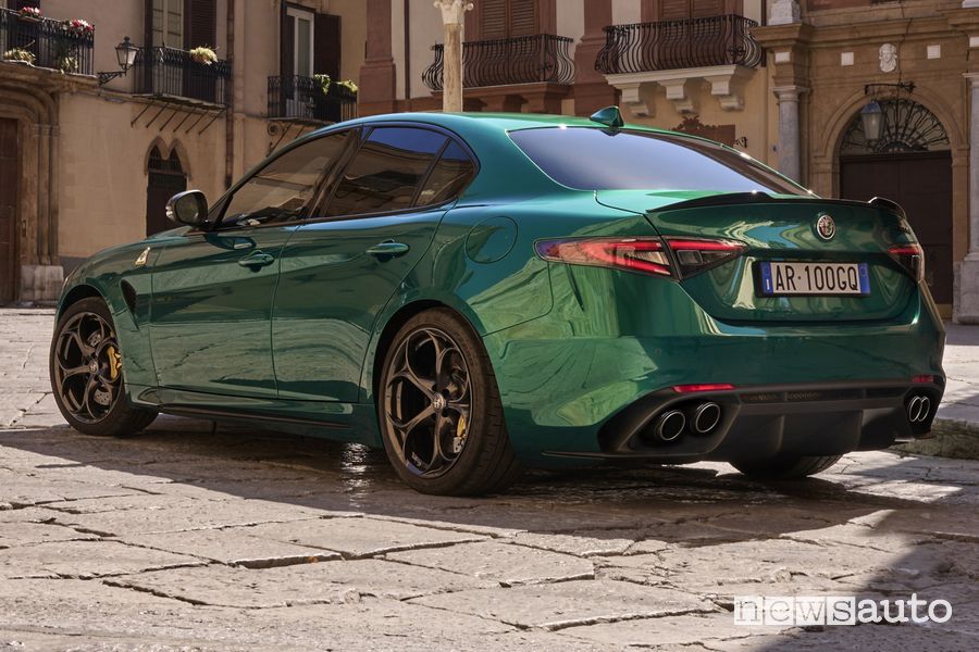 Alfa Romeo Giulia Quadrifoglio 100° Anniversario posteriore 3/4