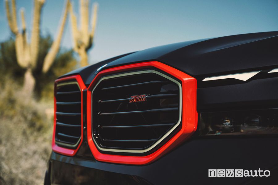BMW XM Label Red faro griglia anteriore