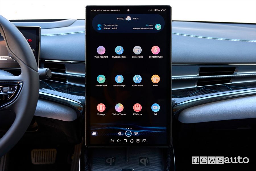BYD Seal display infotainment in verticale