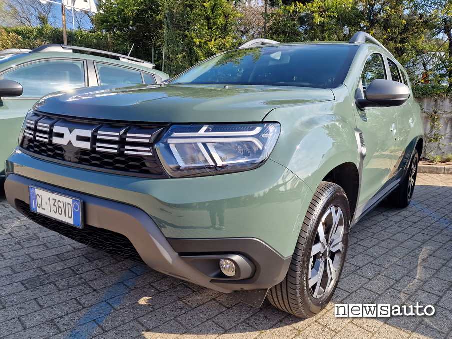 Dacia Duster Eco-G 2023 anteriore