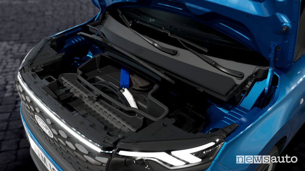 Nuovo Ford E-Transit Courier EV vano cofano anteriore