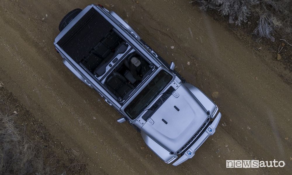 Jeep Wrangler High Altitude 4xe vista dall'alto