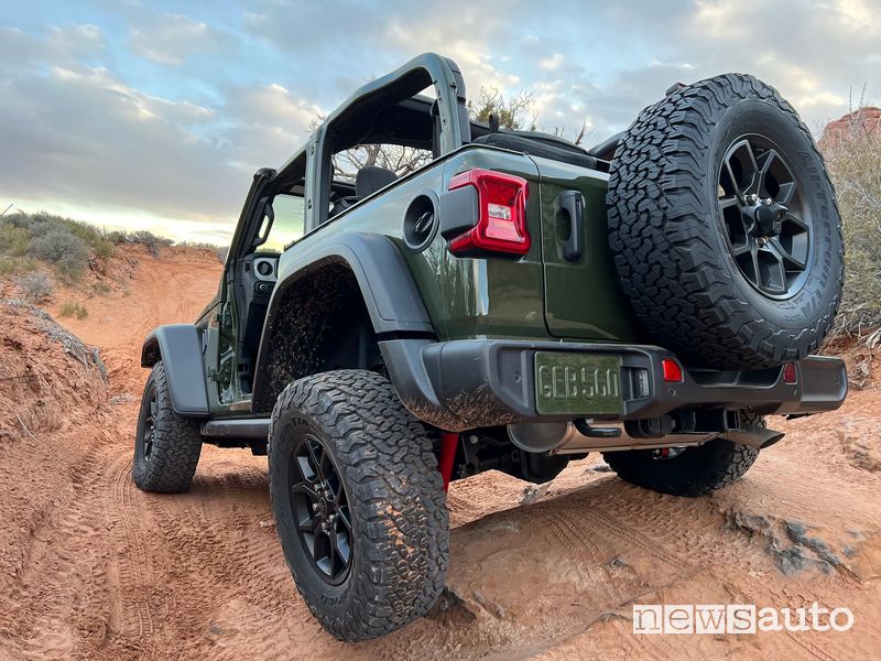 Jeep Wrangler Willys posteriore 3/4