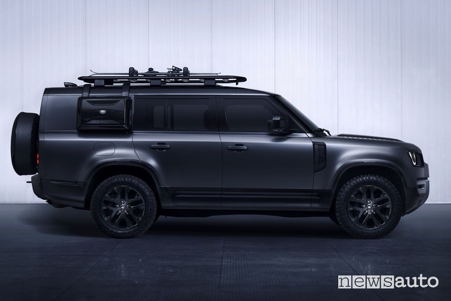 Land Rover Defender 130 Outbound laterale