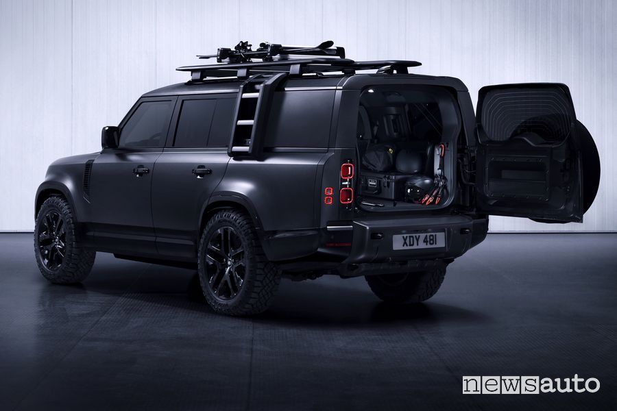 Land Rover Defender 130 Outbound portellone posteriore aperto