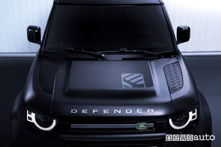 Land Rover Defender 130 Outbound cofano anteriore