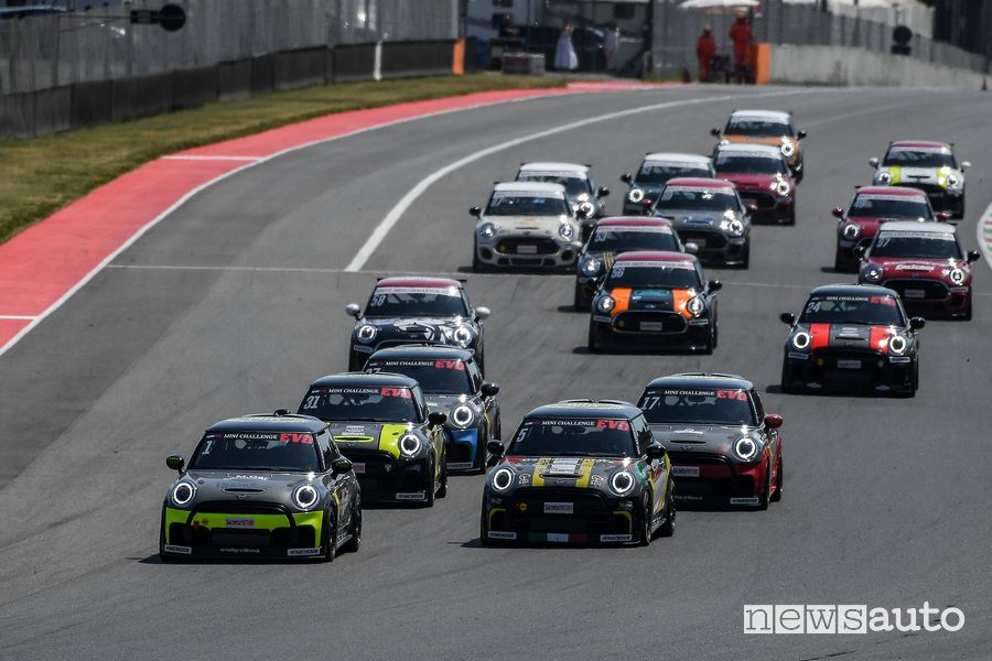 MINI John Cooper Works Challenge Evo pista