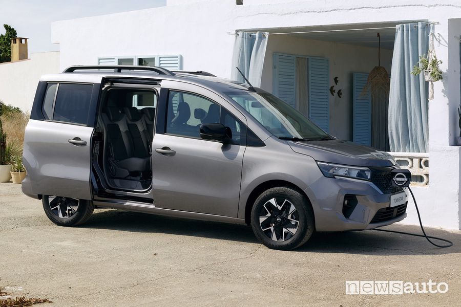 Nissan Townstar Combi elettrico in ricarica