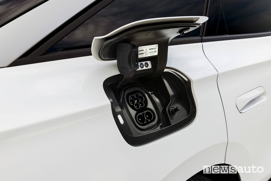 Volkswagen ID.7 vano per la ricarica rapida DC