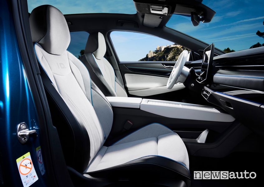 Volkswagen ID.7 sedili anteriori abitacolo