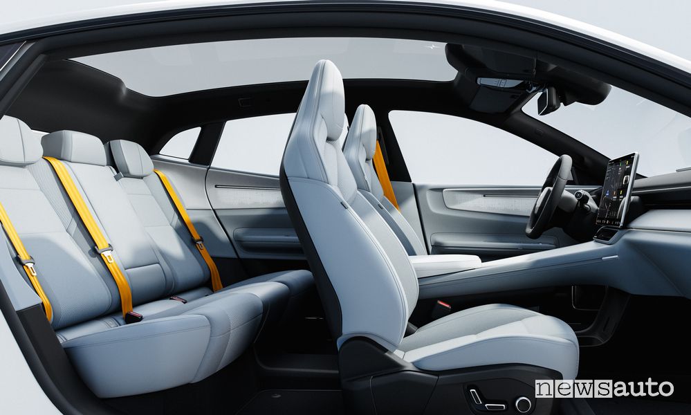 Polestar 4 abitacolo