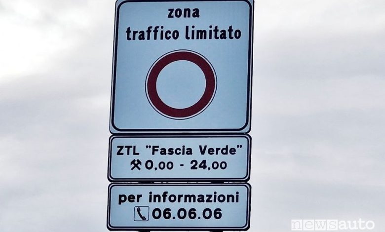 Cartello ZTL Fascia Verde a Roma, dove dal 1° novembre 2025 è vietata la circolazione alle auto diesel Euro 4