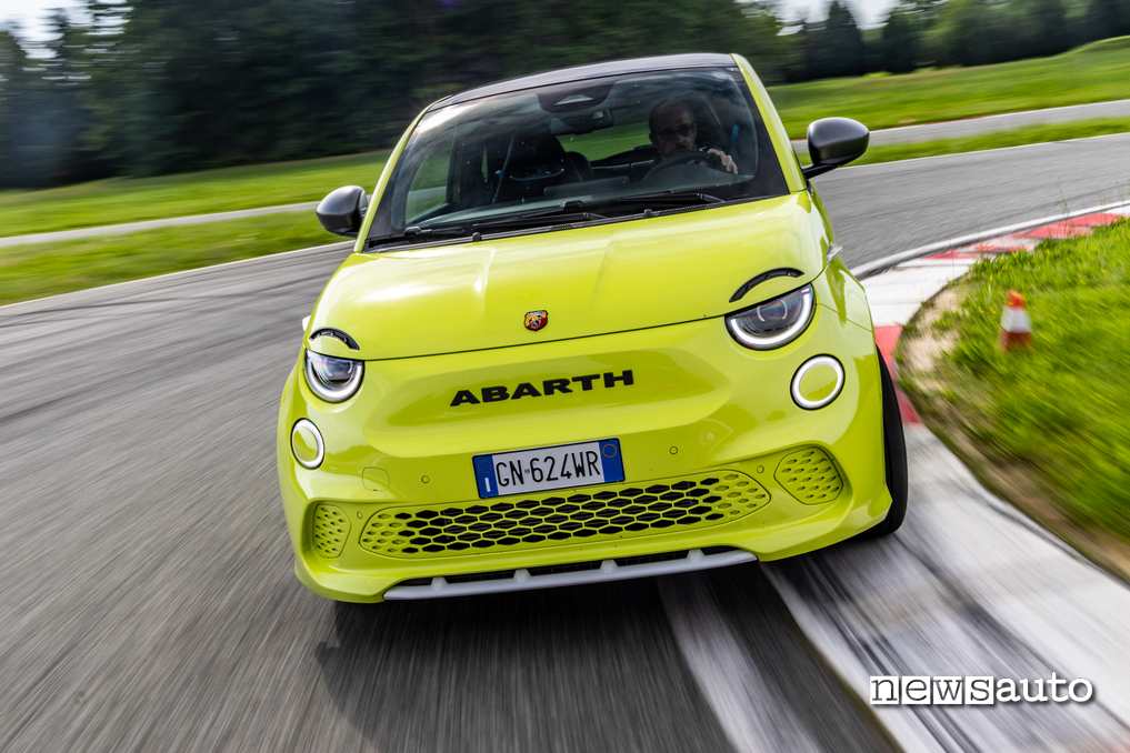 Abarth 500e prova in pista