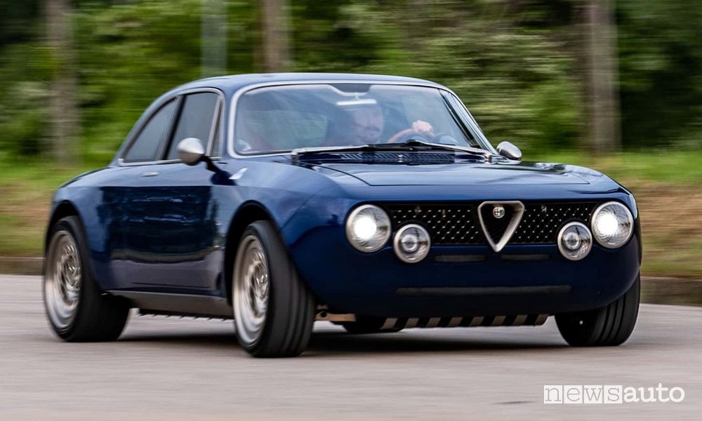 Alfa Romeo Giulia Totem GT Electric su strada