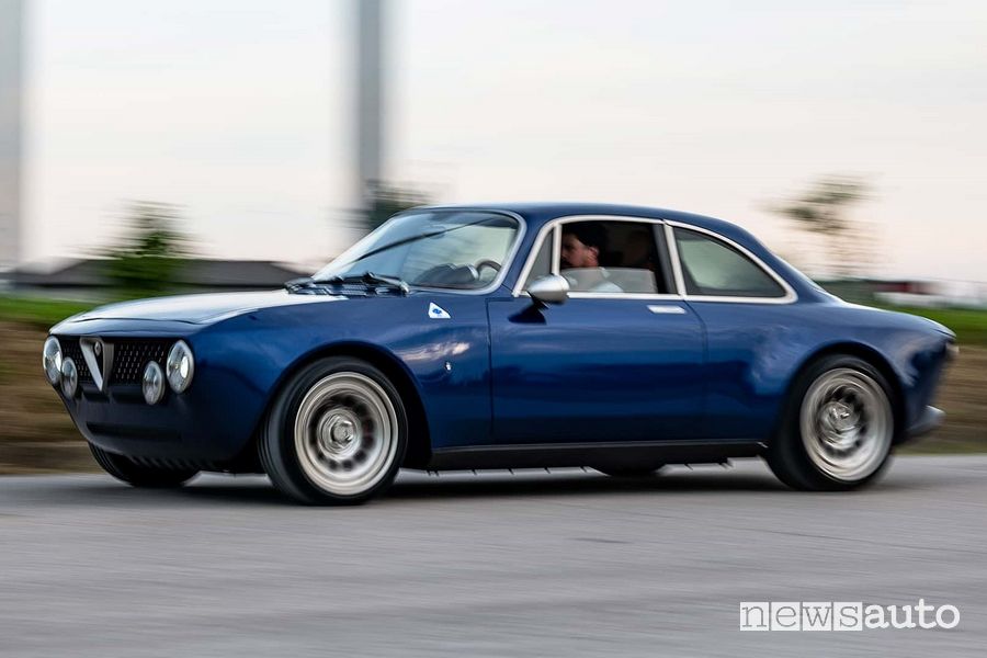 Alfa Romeo Giulia Totem GT Electric su strada