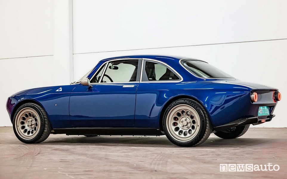 Alfa Romeo Giulia Totem GT Electric posteriore 3/4