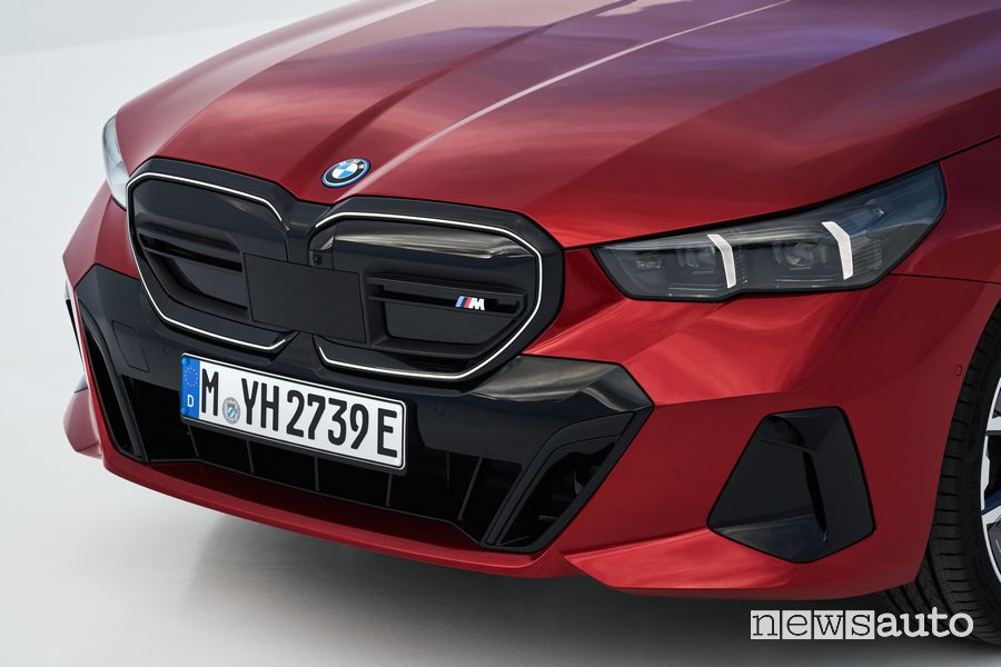 BMW i5 M60 xDrive elettrica griglia anteriore