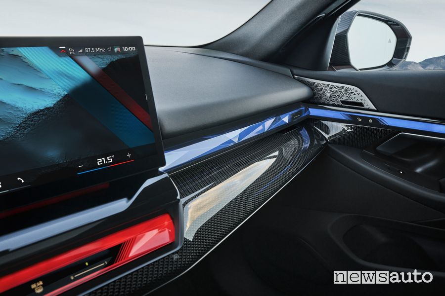 BMW i5 M60 xDrive elettrica colorazione plancia abitacolo