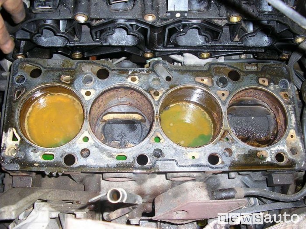 Blocco motore danneggiato dall'acqua