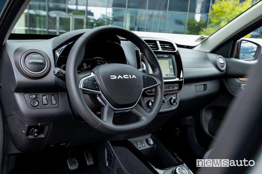 Dacia Spring Extreme volante abitacolo