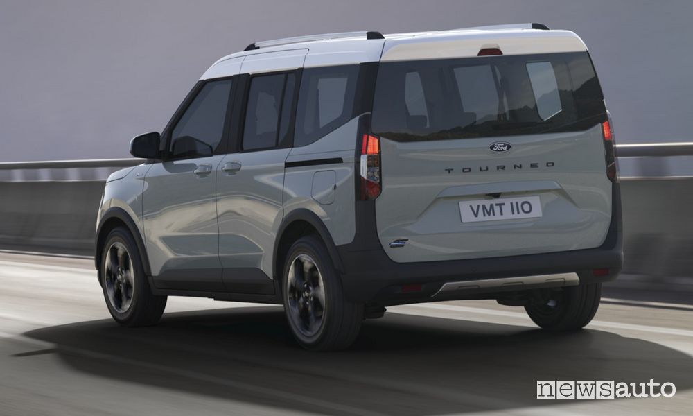 Ford E-Tourneo Courier Active posteriore 3/4 su strada