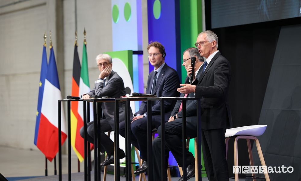 Carlos Tavares, CEO di Stellantis, all'inaugurazione della gigafactory per batterie di ACC in Francia