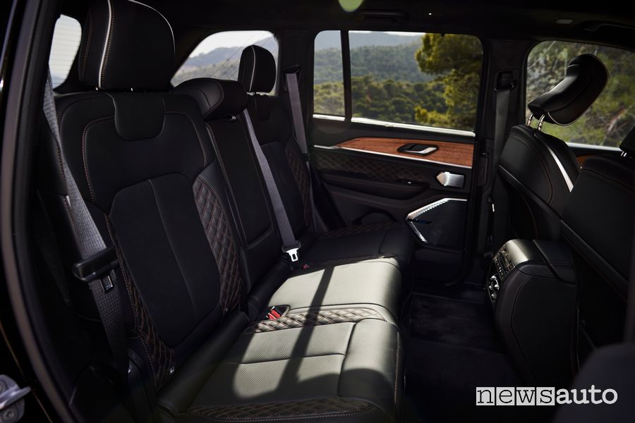 Jeep Grand Cherokee Summit Reserve sedili posteriore abitacolo
