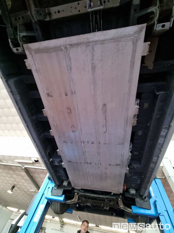 Fondo batteria di trazione furgone elettrico