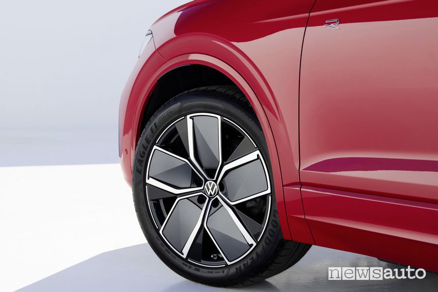 Volkswagen Touareg R-Line cerchi in lega da 21"