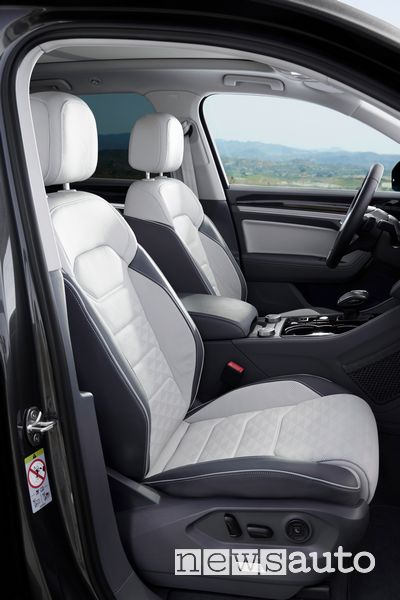 Volkswagen Touareg Elegance sedili anteriori abitacolo