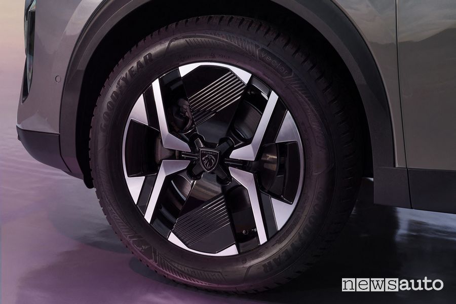 Nuovo Peugeot 2008 cerchi in lega da 18"