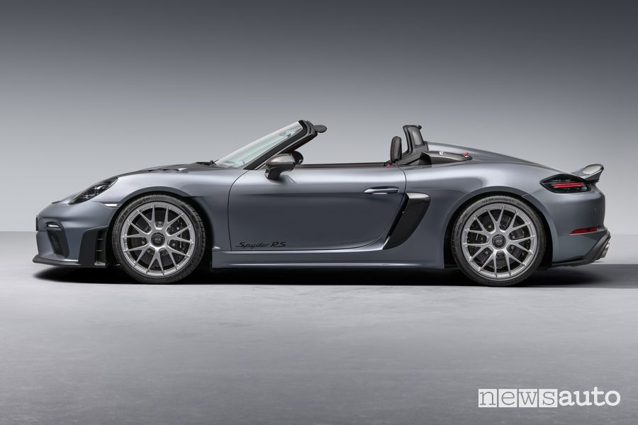 Porsche 718 Spyder RS laterale
