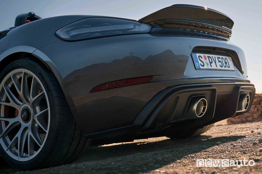Porsche 718 Spyder RS doppio scarico posteriore