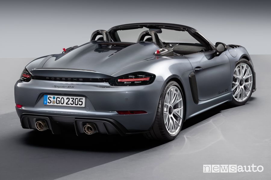 Porsche 718 Spyder RS posteriore 3/4