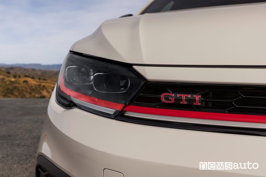 Volkswagen Polo GTI Edition 25 faro anteriore firma luminosa