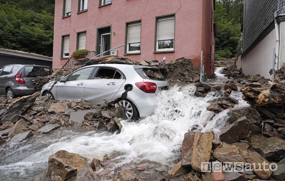 auto danneggiate da alluvioni