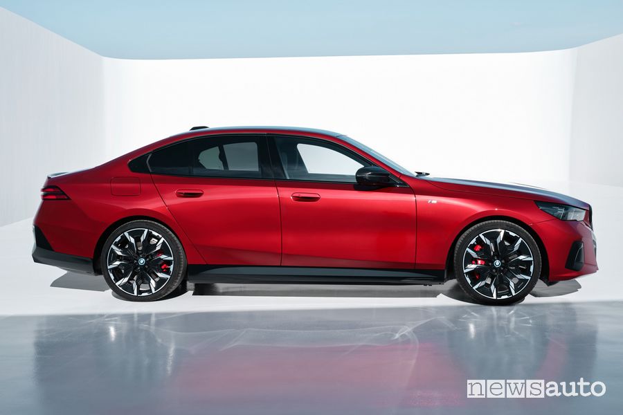 BMW i5 M60 xDrive laterale