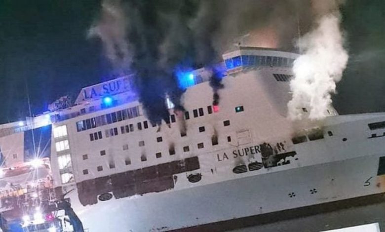 Incendio nave Superba porto di Palermo